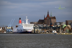Blick zum Stadthafen Rostock mit der Fähre Trelleborg